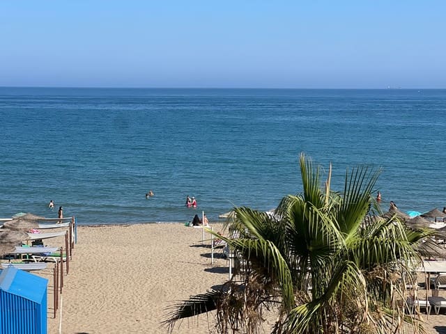 4 soveværelse Lejlighed til leje i Las Gaviotas  - Carvajal, Fuengirola - € 3.000 (Ref: 9118539)