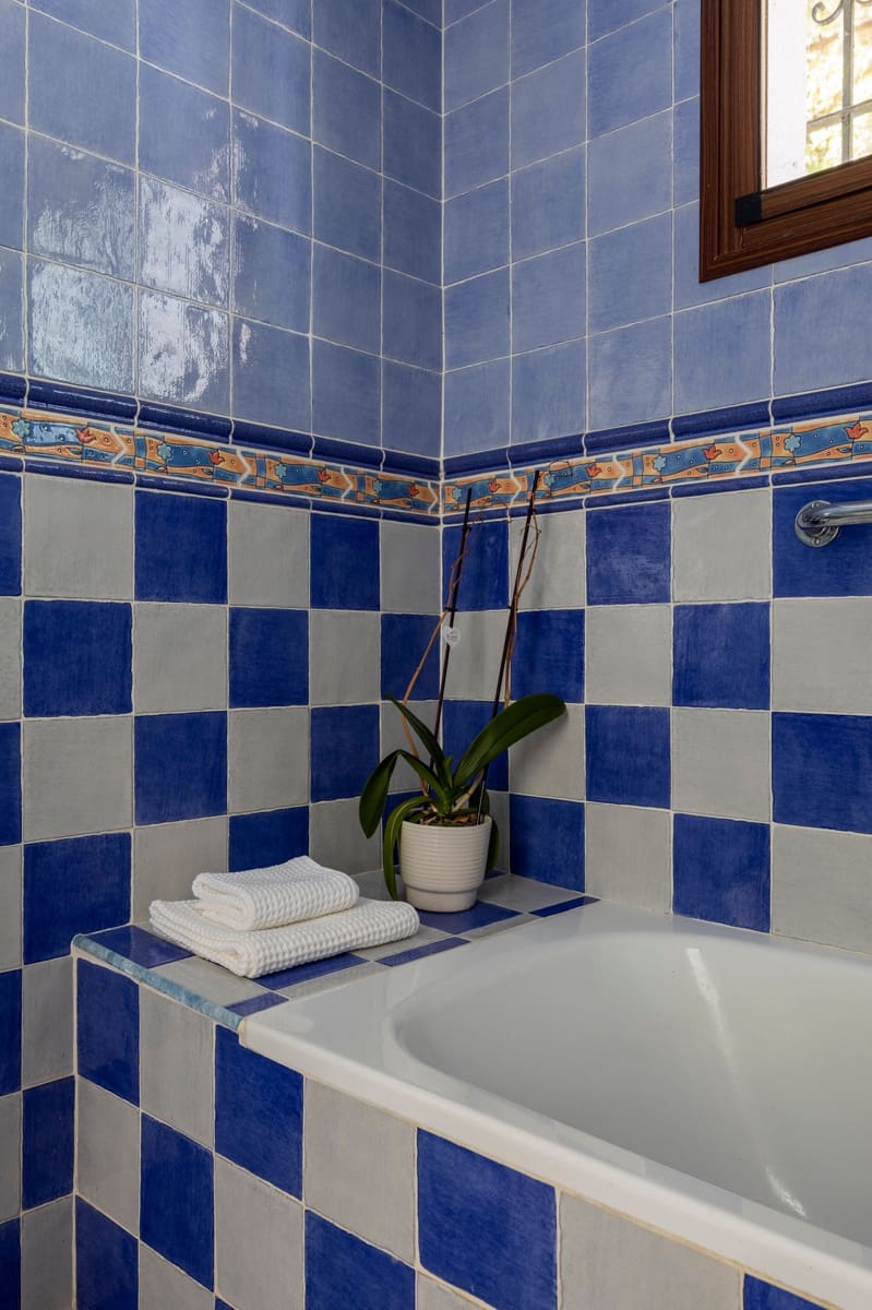 6 bedroom Villa for sale in Benalmadena - € 1,150,000 (Ref: 9129042)