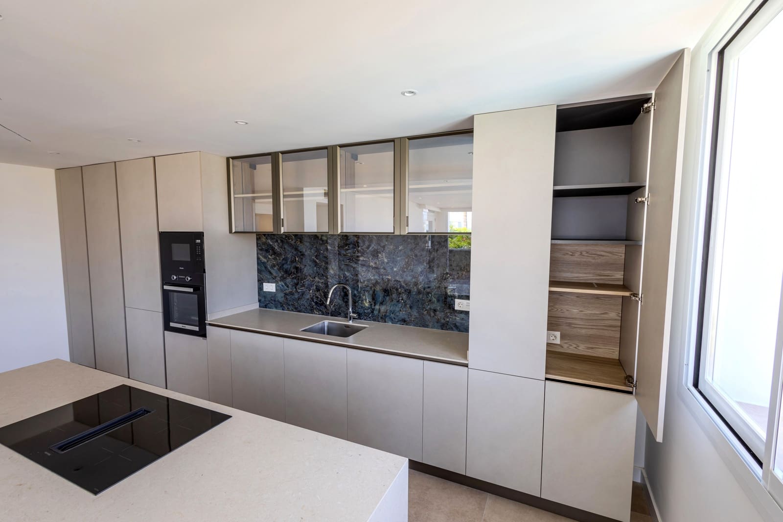 2 makuuhuone Huoneisto myytävänä paikassa Marbella mukana uima-altaan - 690 000 € (Ref: 9133811)