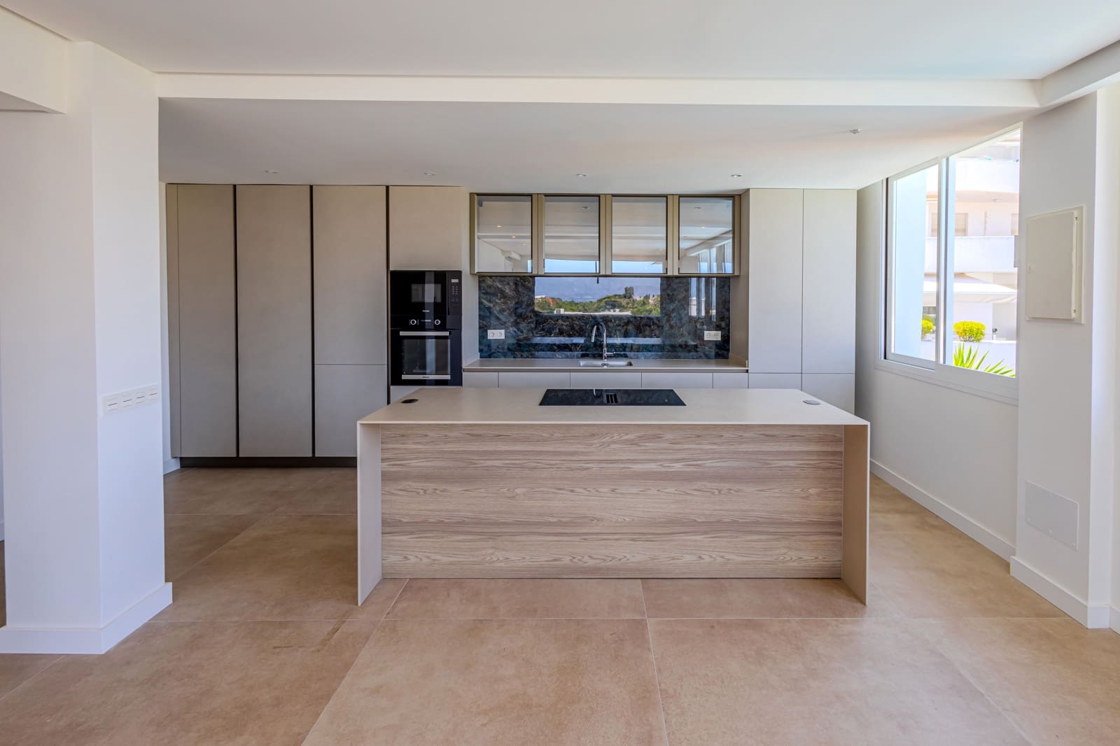 2 makuuhuone Huoneisto myytävänä paikassa Marbella mukana uima-altaan - 690 000 € (Ref: 9133811)