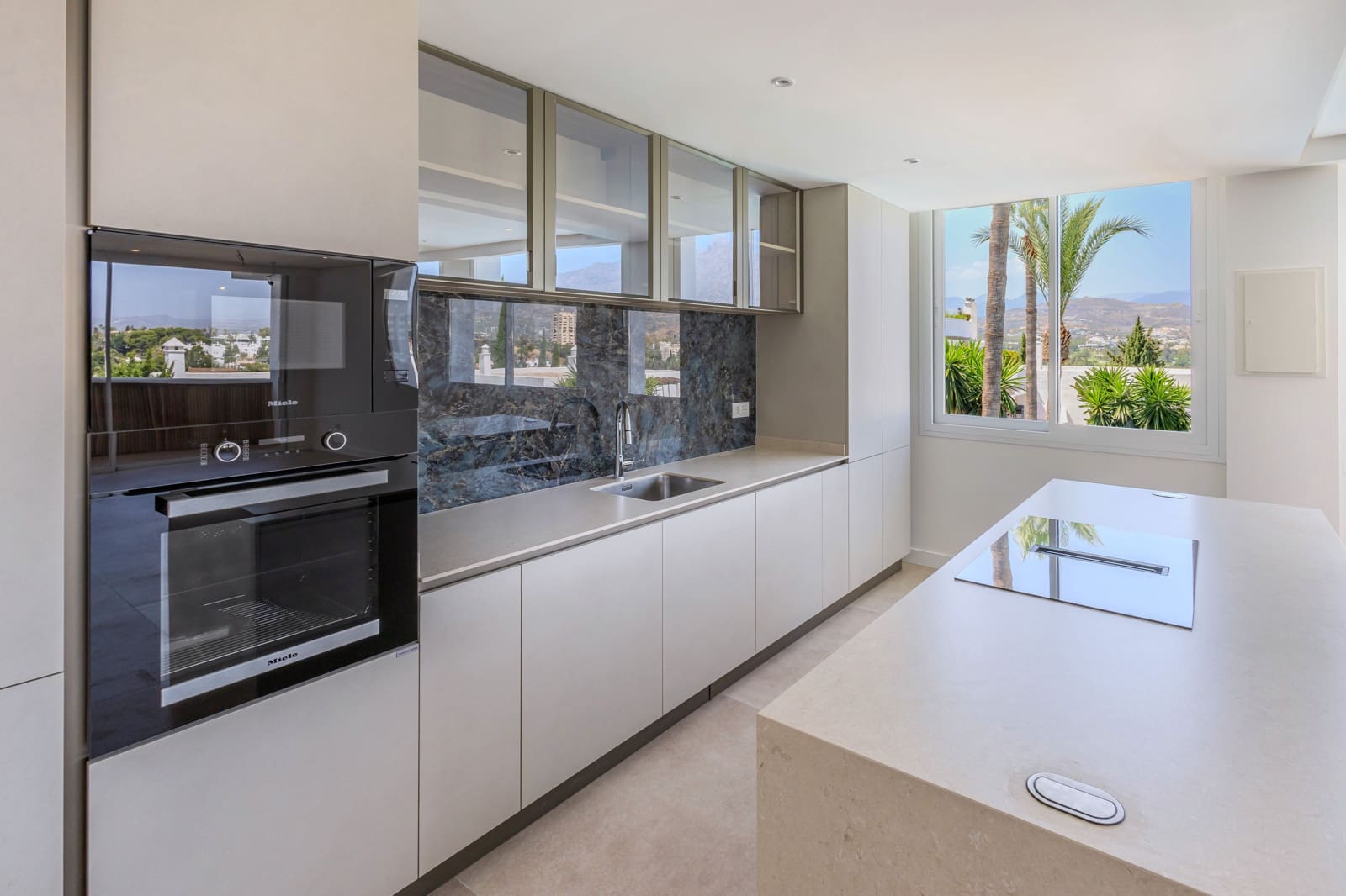 2 makuuhuone Huoneisto myytävänä paikassa Marbella mukana uima-altaan - 690 000 € (Ref: 9133811)