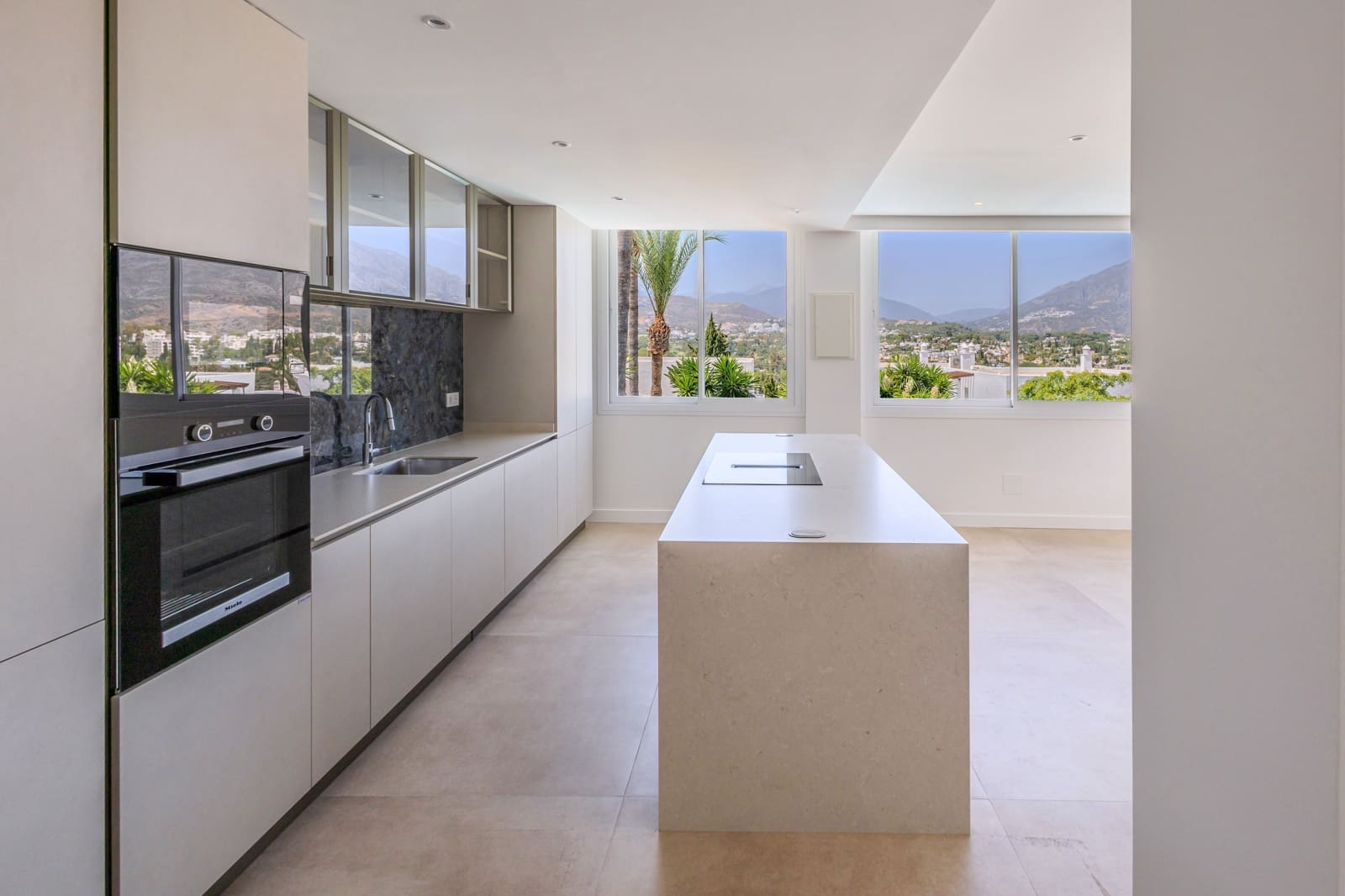 2 makuuhuone Huoneisto myytävänä paikassa Marbella mukana uima-altaan - 690 000 € (Ref: 9133811)