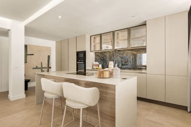 2 soveværelse Lejlighed til salg i Nueva Andalucía Centro, Marbella med swimmingpool - € 690.000 (Ref: 9133811)