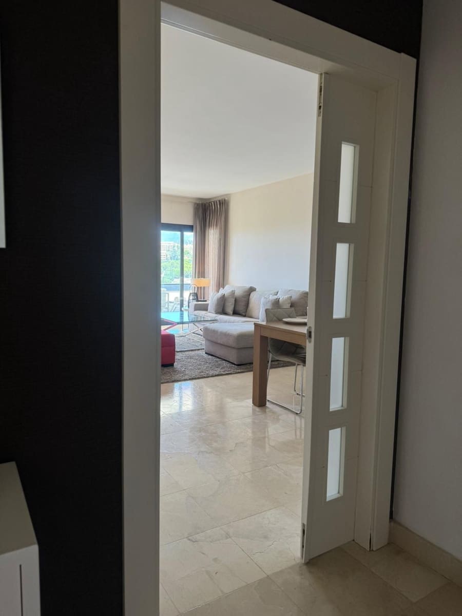 3 soveværelse Lejlighed til leje i Benahavis med swimmingpool garage - € 2.500 (Ref: 9135926)