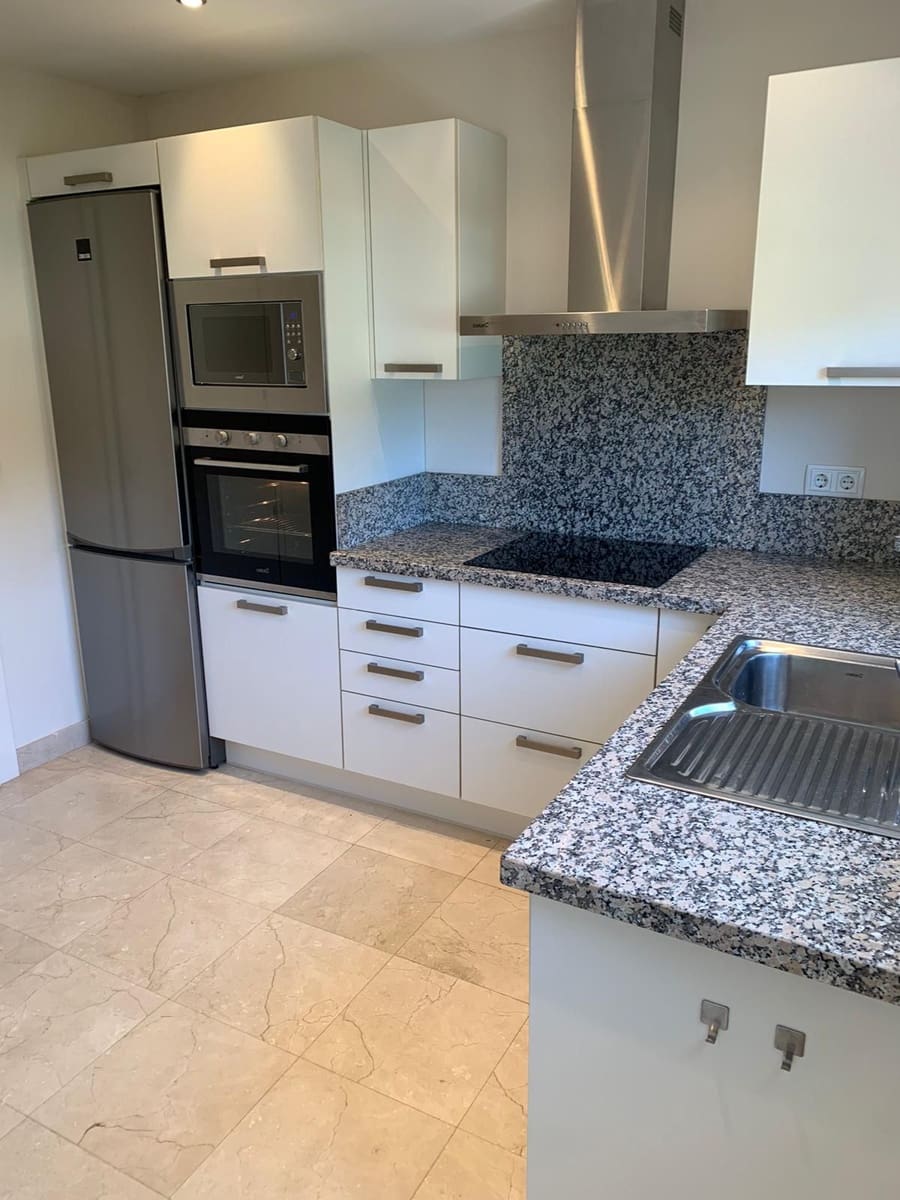 3 soveværelse Lejlighed til leje i Benahavis med swimmingpool garage - € 2.500 (Ref: 9135926)
