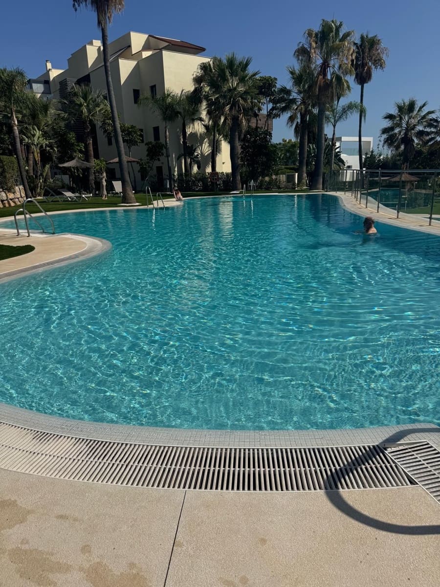 3 soveværelse Lejlighed til leje i Benahavis med swimmingpool garage - € 2.500 (Ref: 9135926)