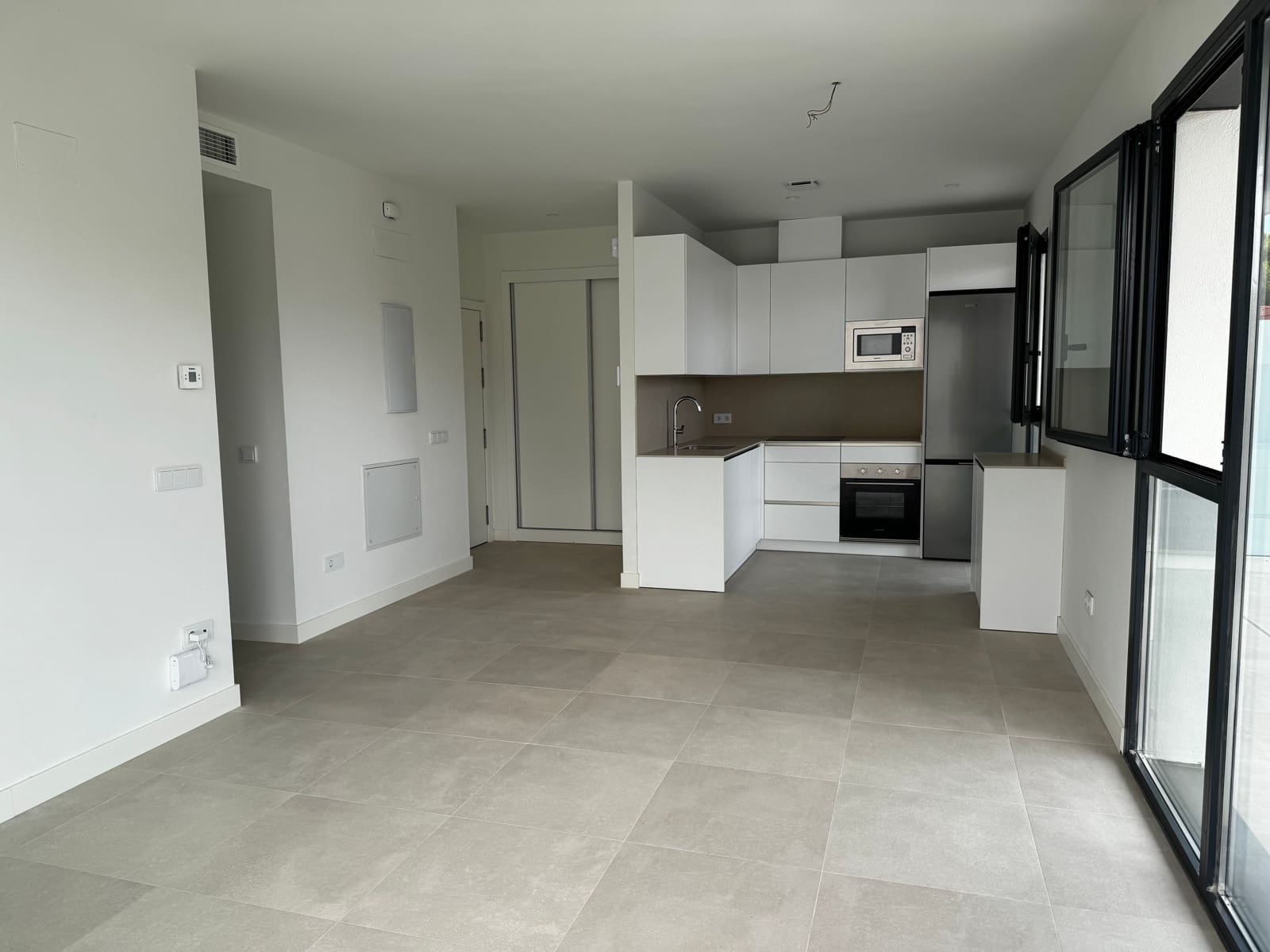 2 soveværelse Lejlighed til leje i Malaga by med swimmingpool - € 2.000 (Ref: 9142387)