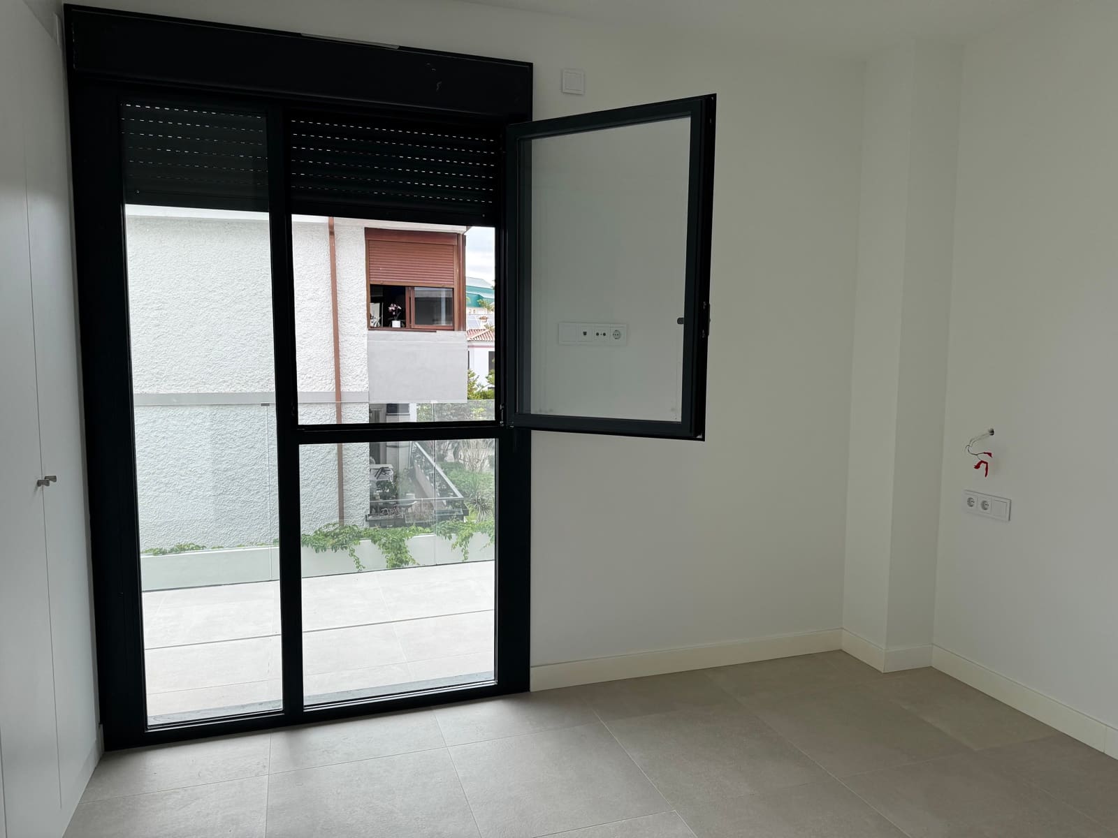 2 soveværelse Lejlighed til leje i Malaga by med swimmingpool - € 2.000 (Ref: 9142387)