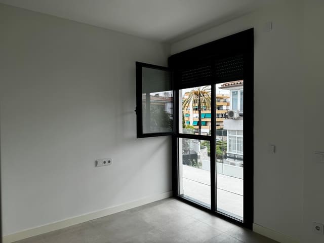 2 bedroom Apartment for rent in Pedregalejo, Málaga city with pool - € 2,000 (Ref: 9142387)