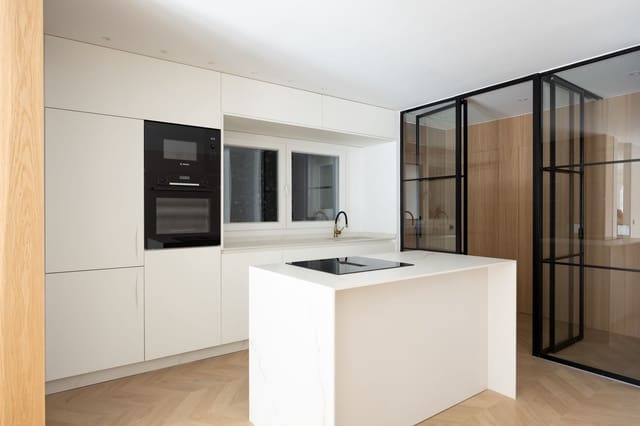 3 bedroom Flat for sale in Ensanche Centro, Málaga city - € 890,000 (Ref: 9151135)