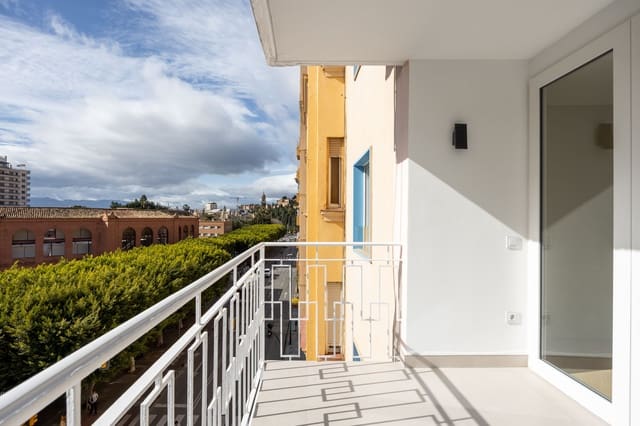 3 bedroom Flat for sale in Ensanche Centro, Málaga city - € 890,000 (Ref: 9151135)