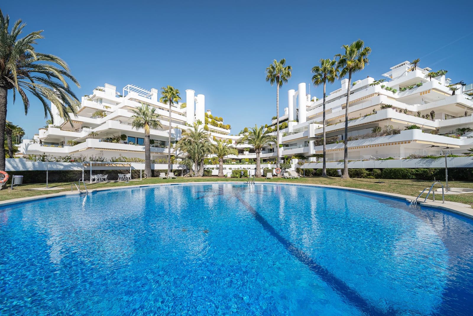 3 sovrum Lägenhet till salu i Marbella med pool - 1 350 000 € (Ref: 9152702)