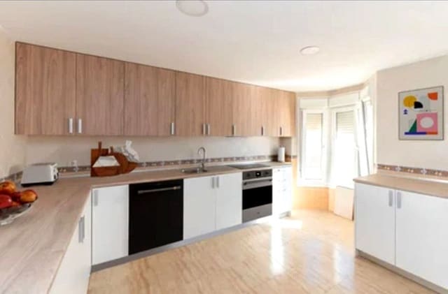 4 sovrum Hus till salu i Los Boliches , Fuengirola med pool - 470 000 € (Ref: 9153459)