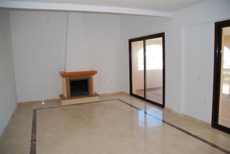 3 bedroom Townhouse for sale in La Linea de la Concepcion with pool - € 470,000 (Ref: 9160618)