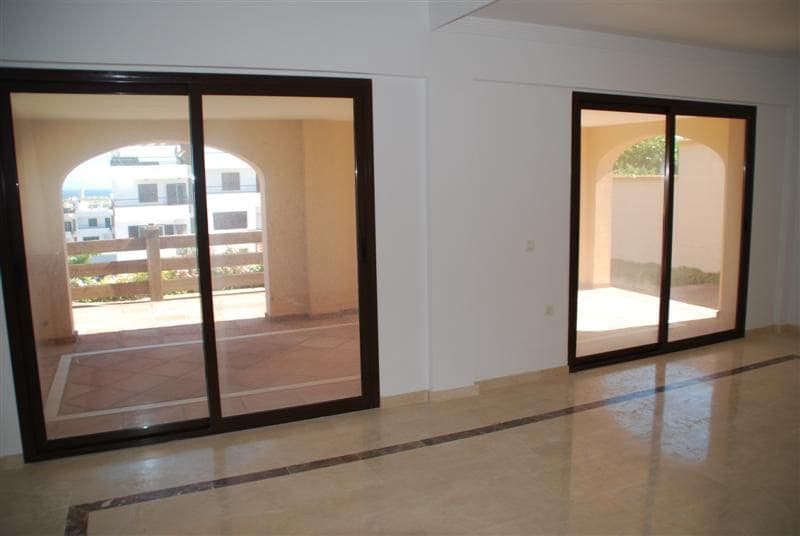 3 bedroom Townhouse for sale in La Linea de la Concepcion with pool - € 470,000 (Ref: 9160618)