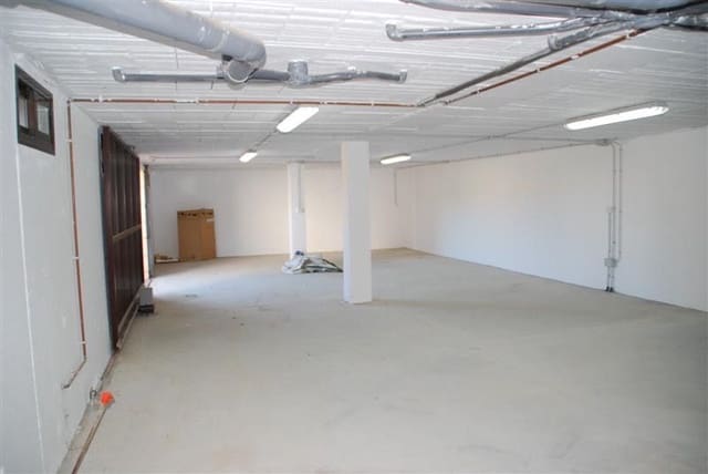 3 makuuhuone Omakotitalo myytävänä paikassa La Línea de la Concepción mukana uima-altaan - 470 000 € (Ref: 9160618)