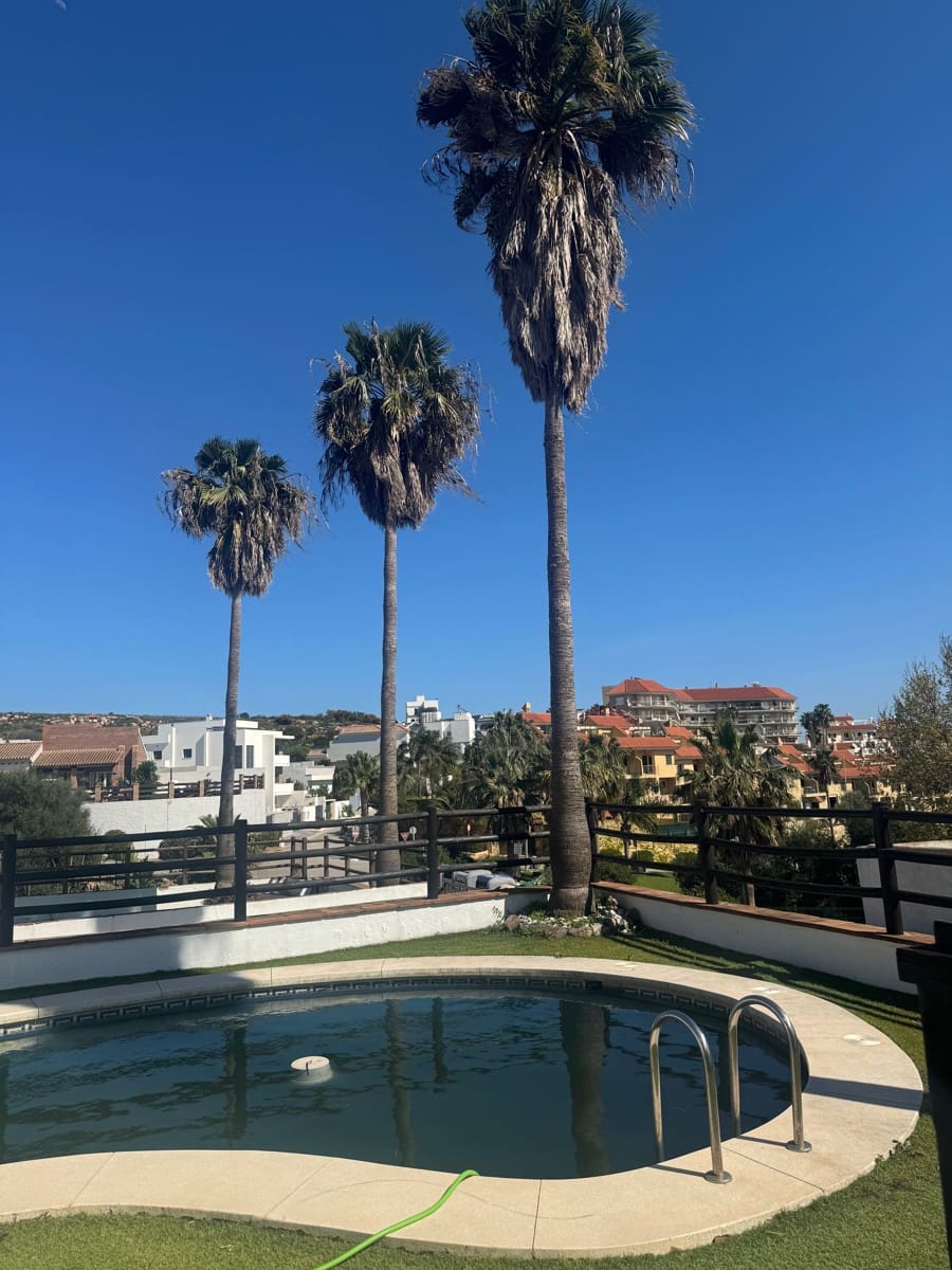 3 soveværelse Byhus til salg i La Linea de la Concepcion med swimmingpool - € 470.000 (Ref: 9160618)