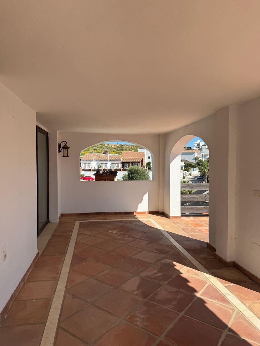 3 soveværelse Byhus til salg i La Linea de la Concepcion med swimmingpool - € 470.000 (Ref: 9160618)