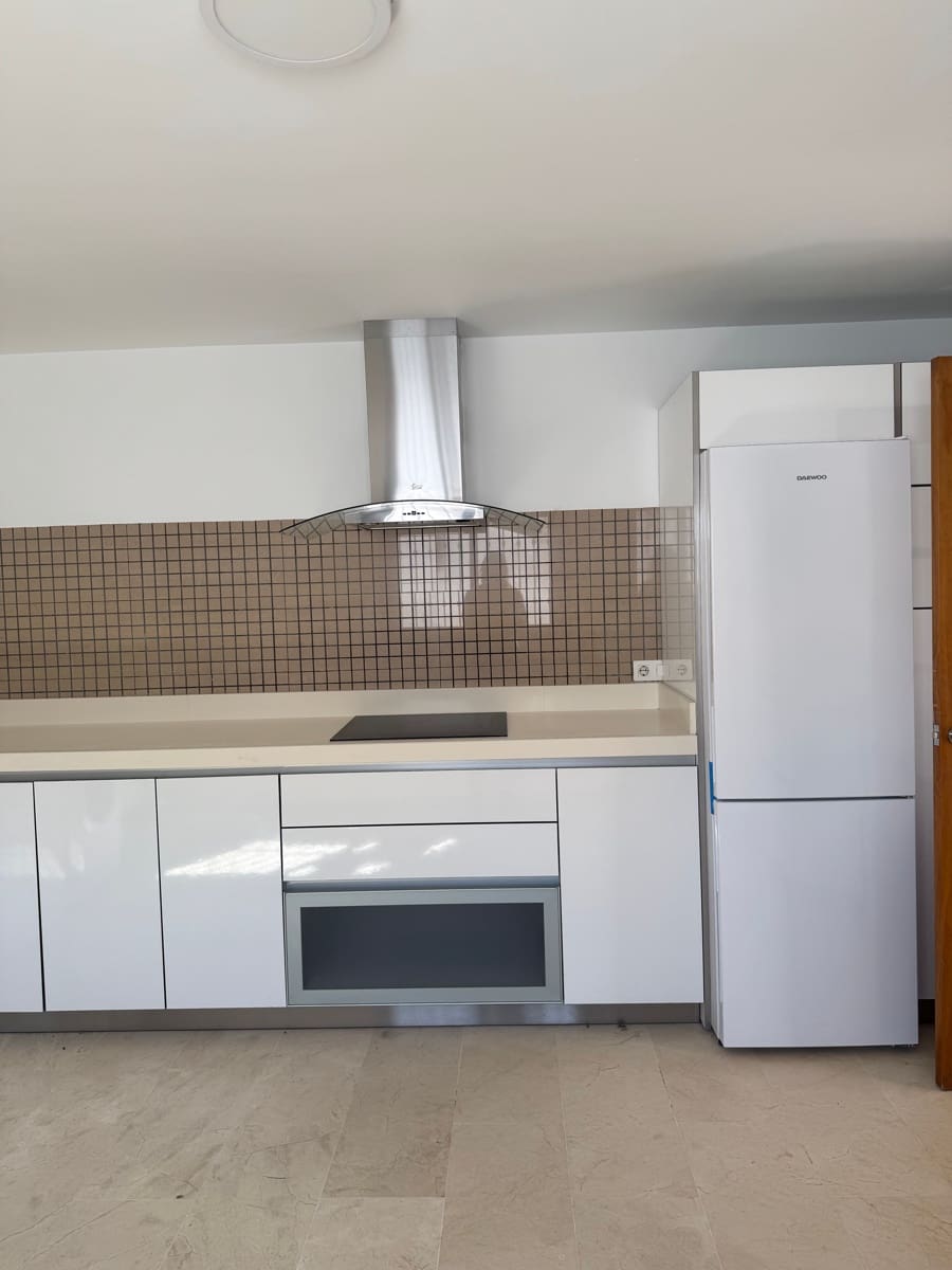 3 soveværelse Byhus til salg i La Linea de la Concepcion med swimmingpool - € 470.000 (Ref: 9160618)