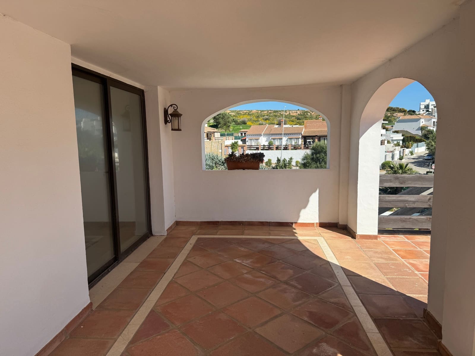 3 soveværelse Byhus til salg i La Linea de la Concepcion med swimmingpool - € 470.000 (Ref: 9160618)