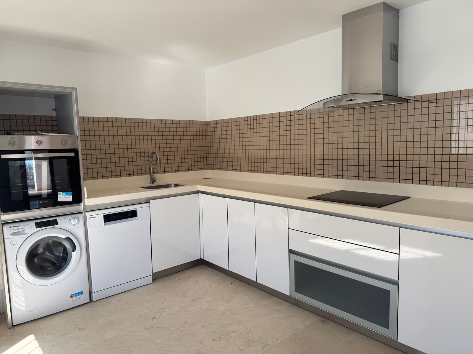 3 soveværelse Byhus til salg i La Linea de la Concepcion med swimmingpool - € 470.000 (Ref: 9160618)