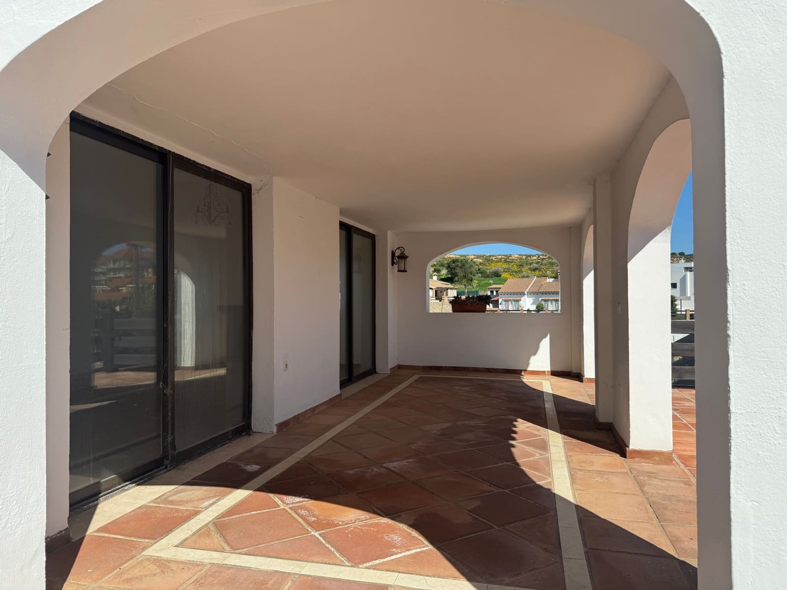 3 soveværelse Byhus til salg i La Linea de la Concepcion med swimmingpool - € 470.000 (Ref: 9160618)