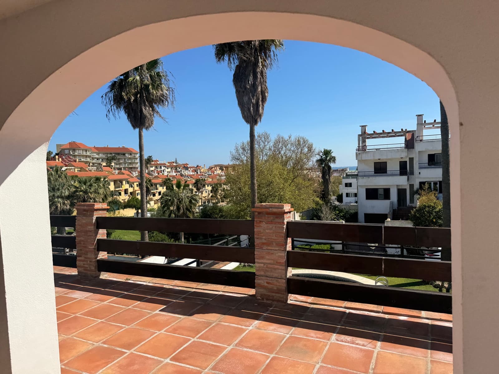 3 soveværelse Byhus til salg i La Linea de la Concepcion med swimmingpool - € 470.000 (Ref: 9160618)