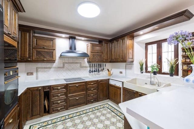 5 sypialnia Dom na sprzedaż w Zona Puerto Deportivo, Fuengirola - 1 100 000 € (Ref: 9164036)