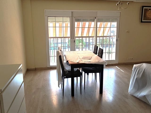 4 bedroom Apartment for sale in Santa Cruz, Seville city - € 375,000 (Ref: 9168327)
