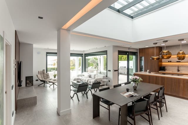 4 makuuhuone Omakotitalo myytävänä paikassa La Concha - Resina Golf, Estepona mukana uima-altaan - 2 790 000 € (Ref: 9170523)