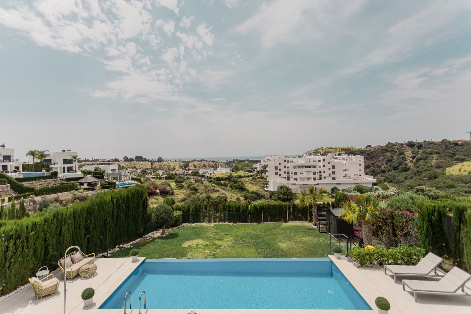 4 soveværelse Byhus til salg i Estepona med swimmingpool - € 2.790.000 (Ref: 9170523)