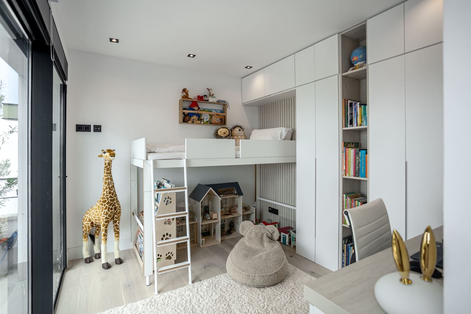 4 soveværelse Byhus til salg i Estepona med swimmingpool - € 2.790.000 (Ref: 9170523)