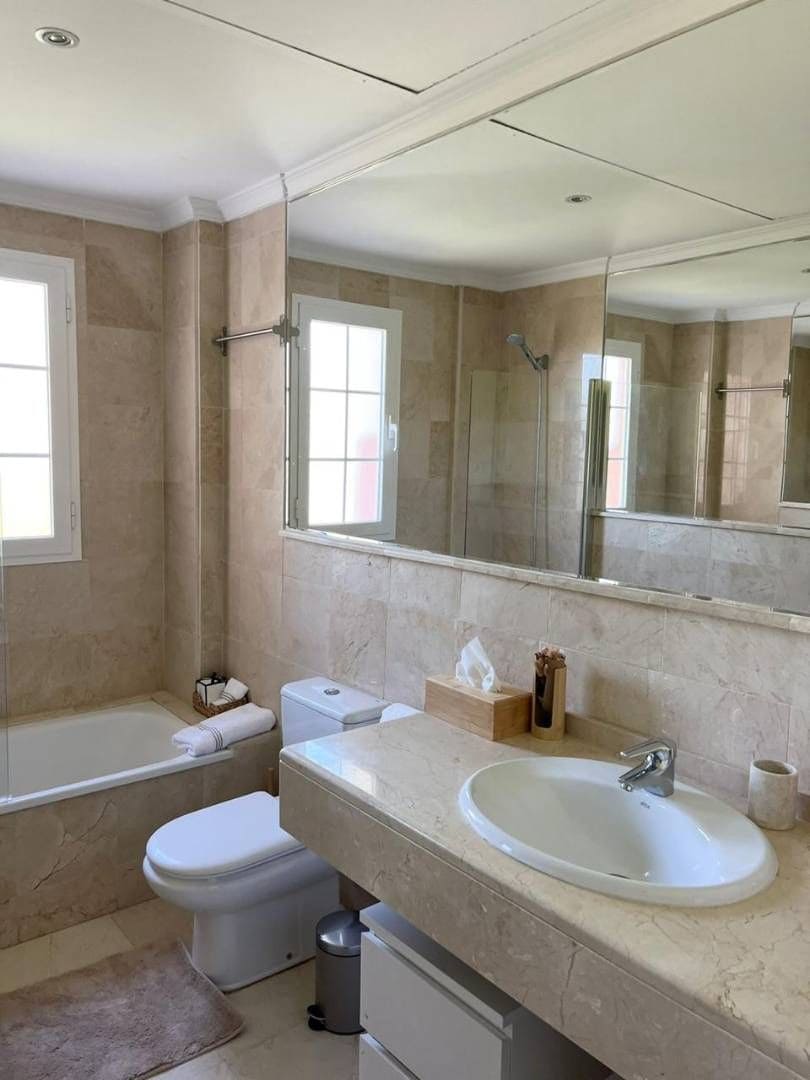 2 soveværelse Lejlighed til leje i Marbella - € 2.700 (Ref: 9187449)