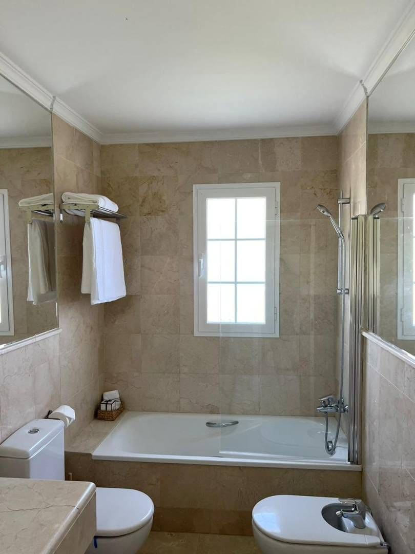 2 soveværelse Lejlighed til leje i Marbella - € 2.700 (Ref: 9187449)