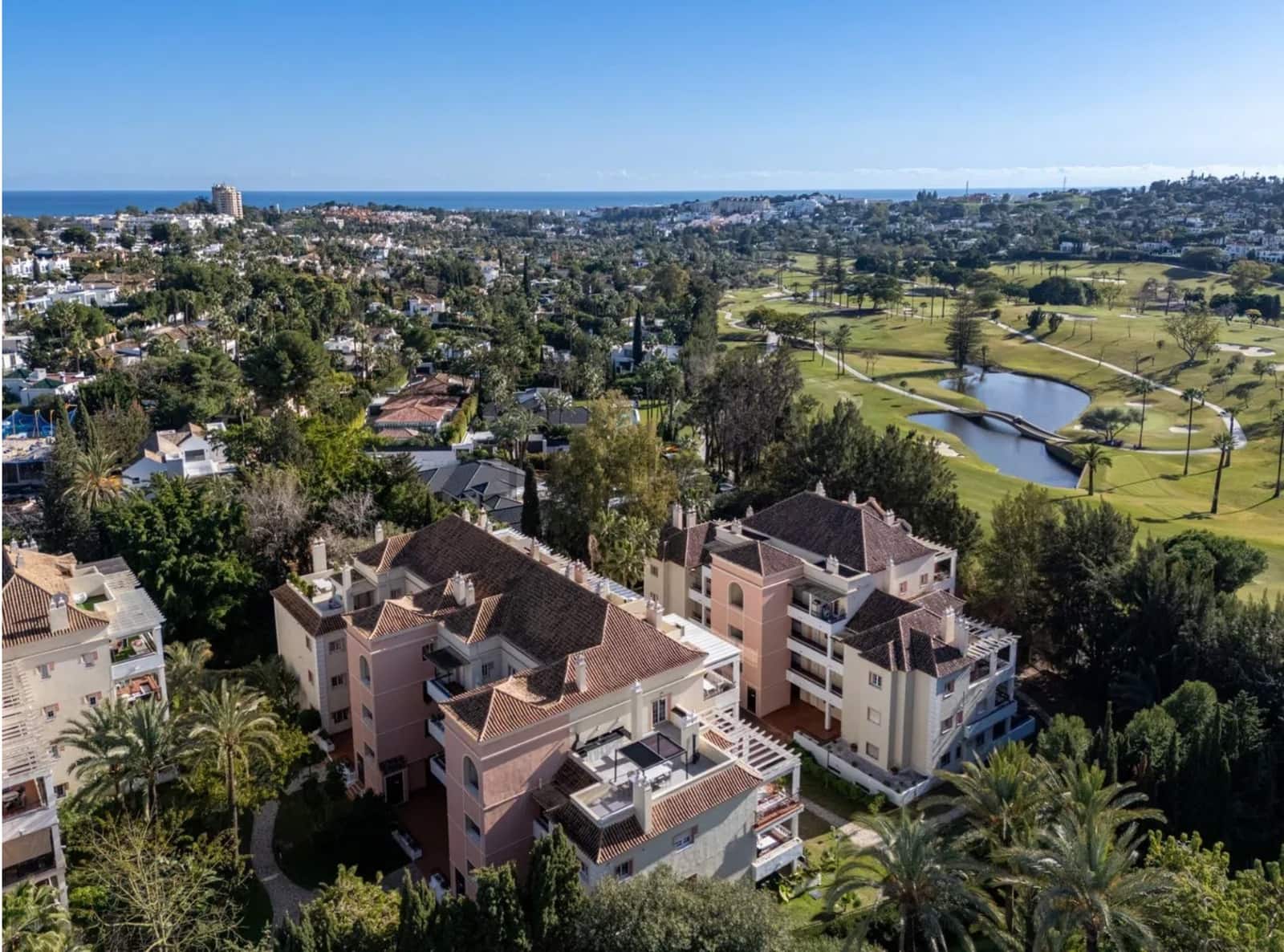 2 slaapkamer Appartement te huur in Marbella met zwembad - € 3.400 (Ref: 9187449)