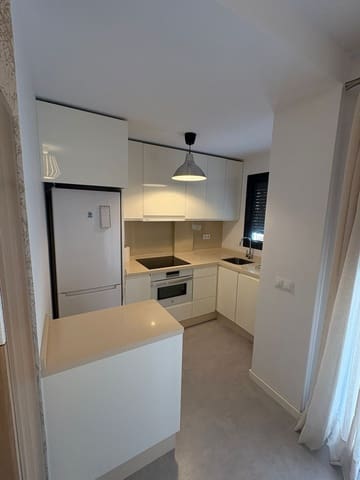 2 bedroom Apartment for rent in Zona Puerto Deportivo, Fuengirola - € 1,250 (Ref: 9191607)