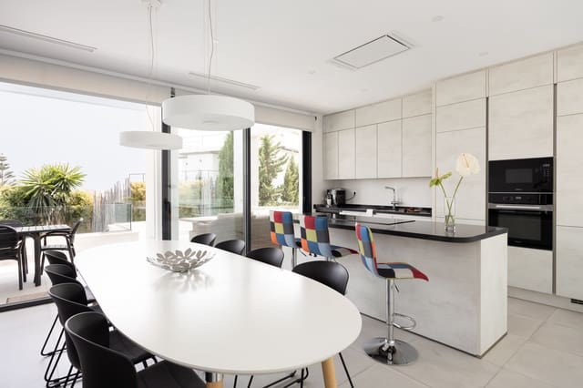 3 soveværelse Villa til salg i Torreblanca, Fuengirola med swimmingpool - € 829.000 (Ref: 9193084)