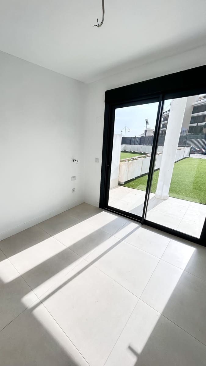 2 soveværelse Lejlighed til leje i Fuengirola med swimmingpool - € 2.500 (Ref: 9193215)