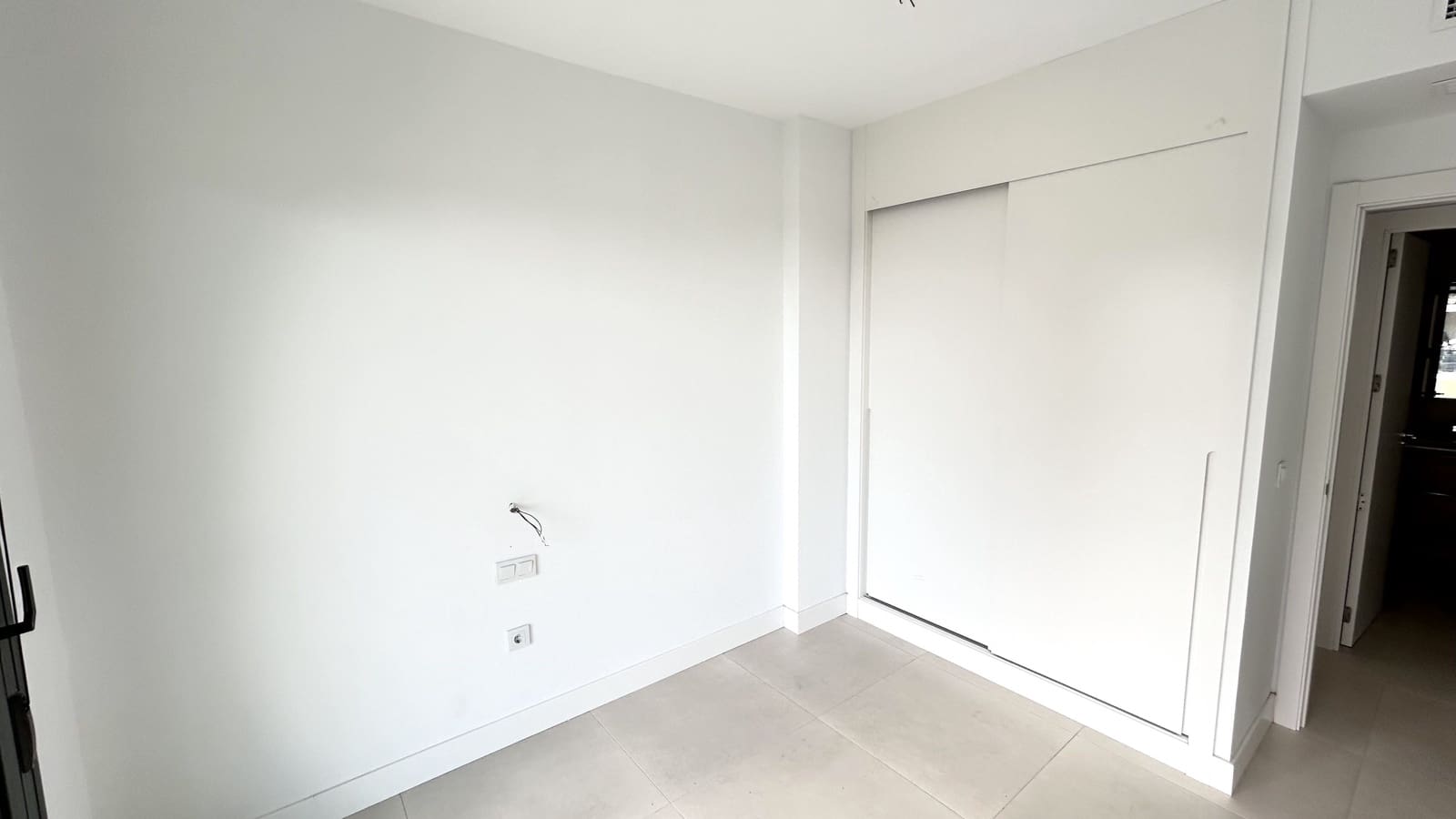 2 soveværelse Lejlighed til leje i Fuengirola med swimmingpool - € 2.500 (Ref: 9193215)