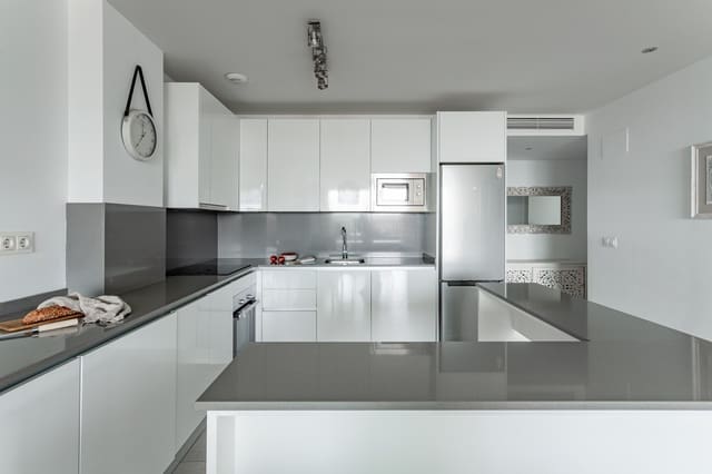 3 makuuhuone Huoneisto myytävänä paikassa La Cala de Mijas, Mijas mukana uima-altaan - 575 000 € (Ref: 9209531)