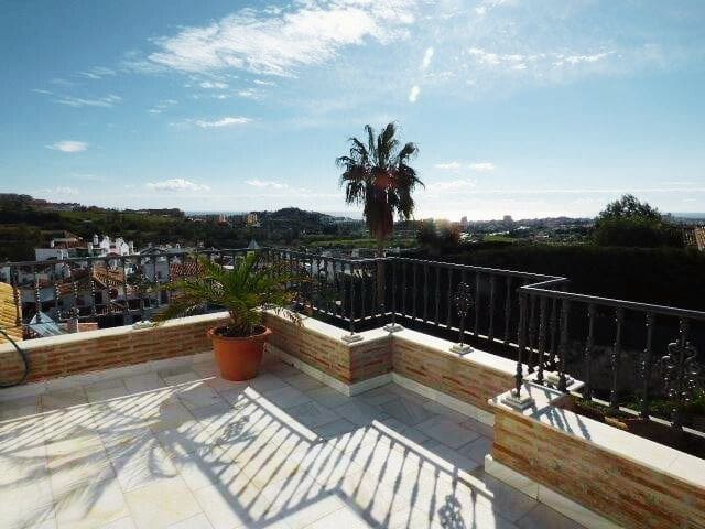 4 bedroom Villa for sale in Mijas Costa with pool - € 1,300,000 (Ref: 9211422)