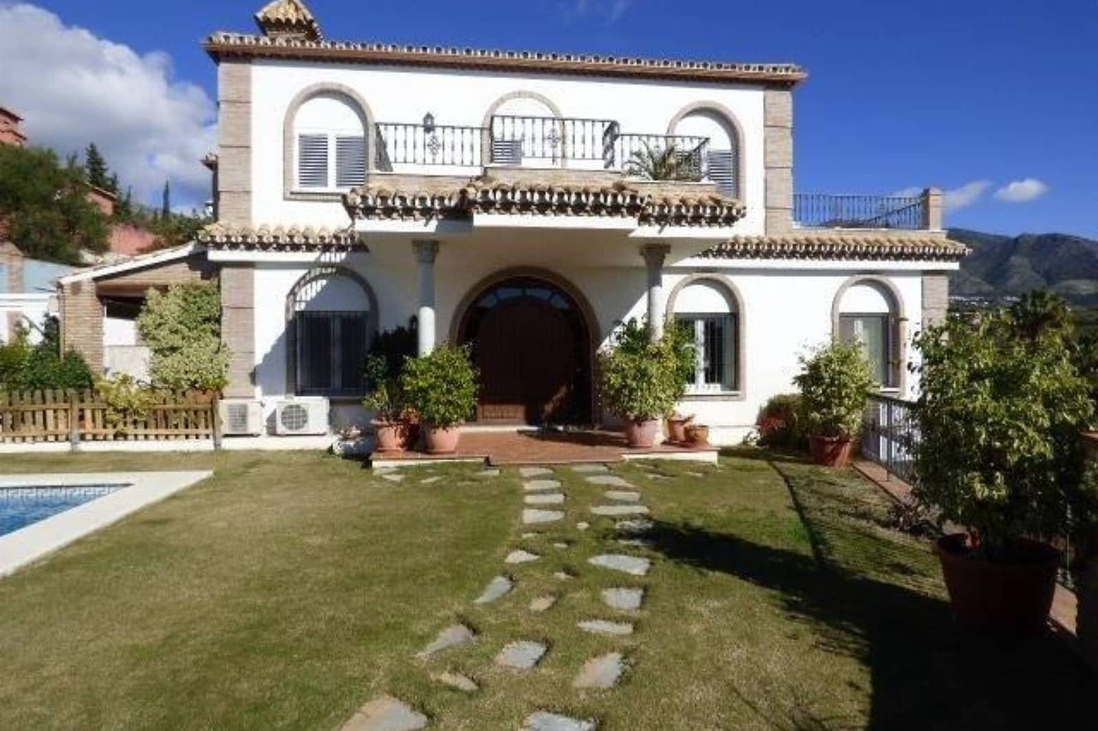 4 bedroom Villa for sale in Mijas Costa with pool - € 1,300,000 (Ref: 9211422)