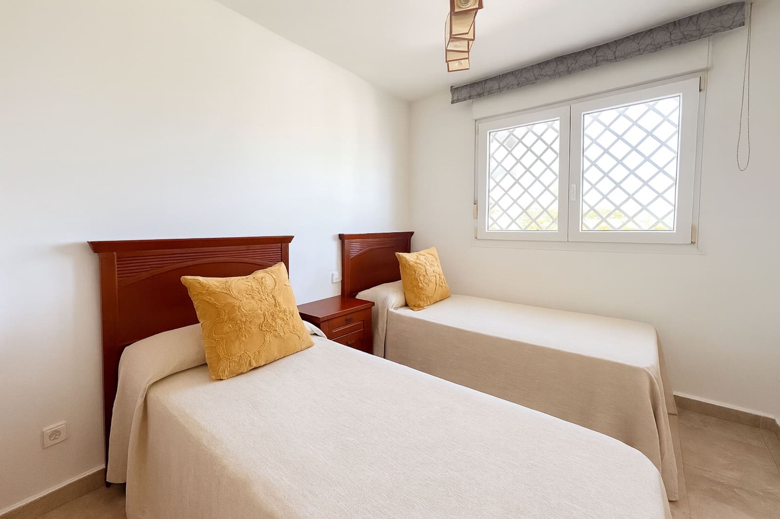 2 makuuhuone Huoneisto myytävänä paikassa Manilva mukana uima-altaan - 235 000 € (Ref: 9219278)