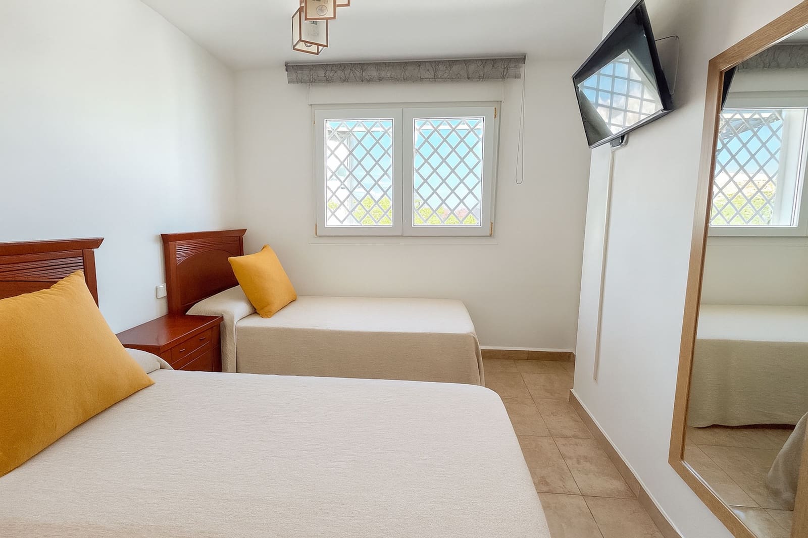 2 makuuhuone Huoneisto myytävänä paikassa Manilva mukana uima-altaan - 235 000 € (Ref: 9219278)