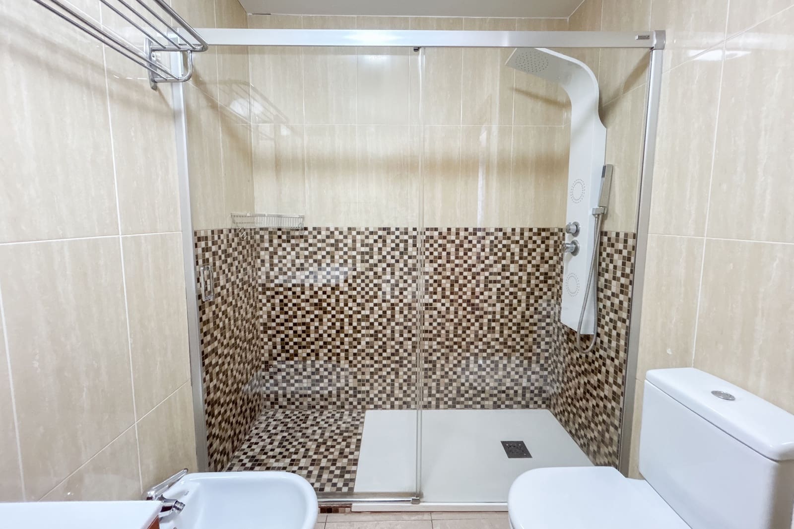 2 makuuhuone Huoneisto myytävänä paikassa Manilva mukana uima-altaan - 235 000 € (Ref: 9219278)