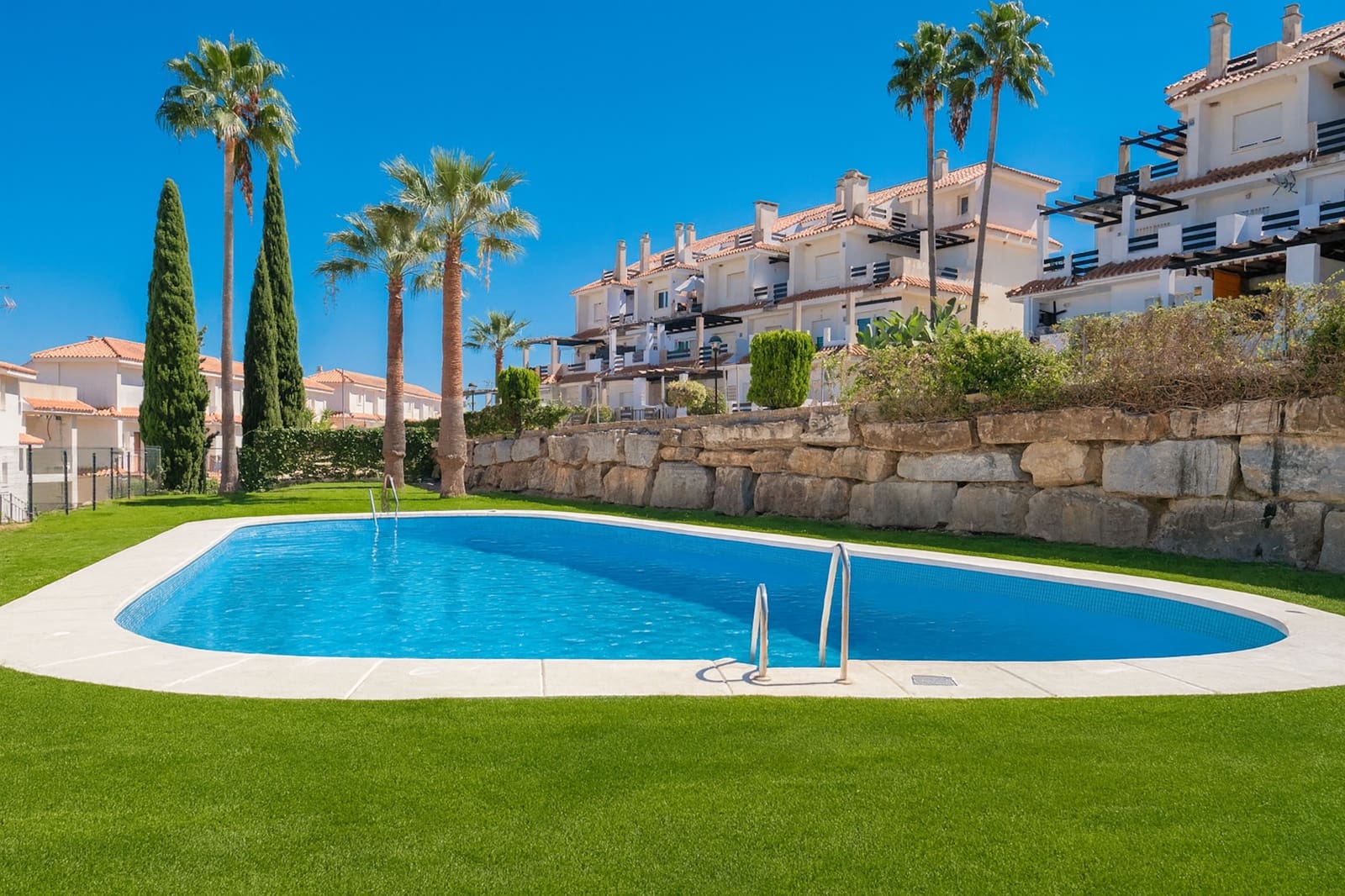 2 makuuhuone Huoneisto myytävänä paikassa Manilva mukana uima-altaan - 235 000 € (Ref: 9219278)