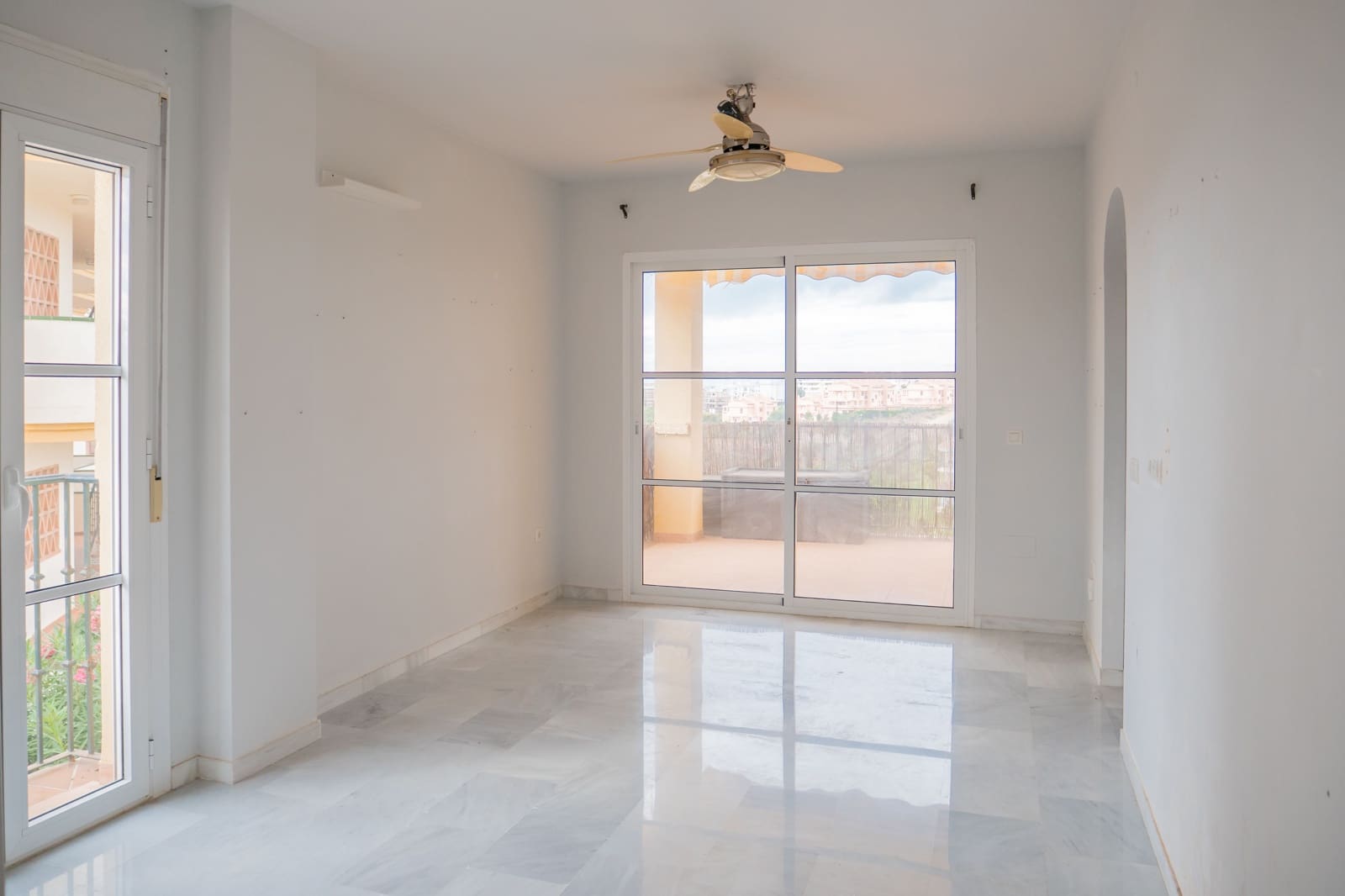 1 bedroom Apartment for sale in Mijas Costa with pool - € 199,900 (Ref: 9221392)