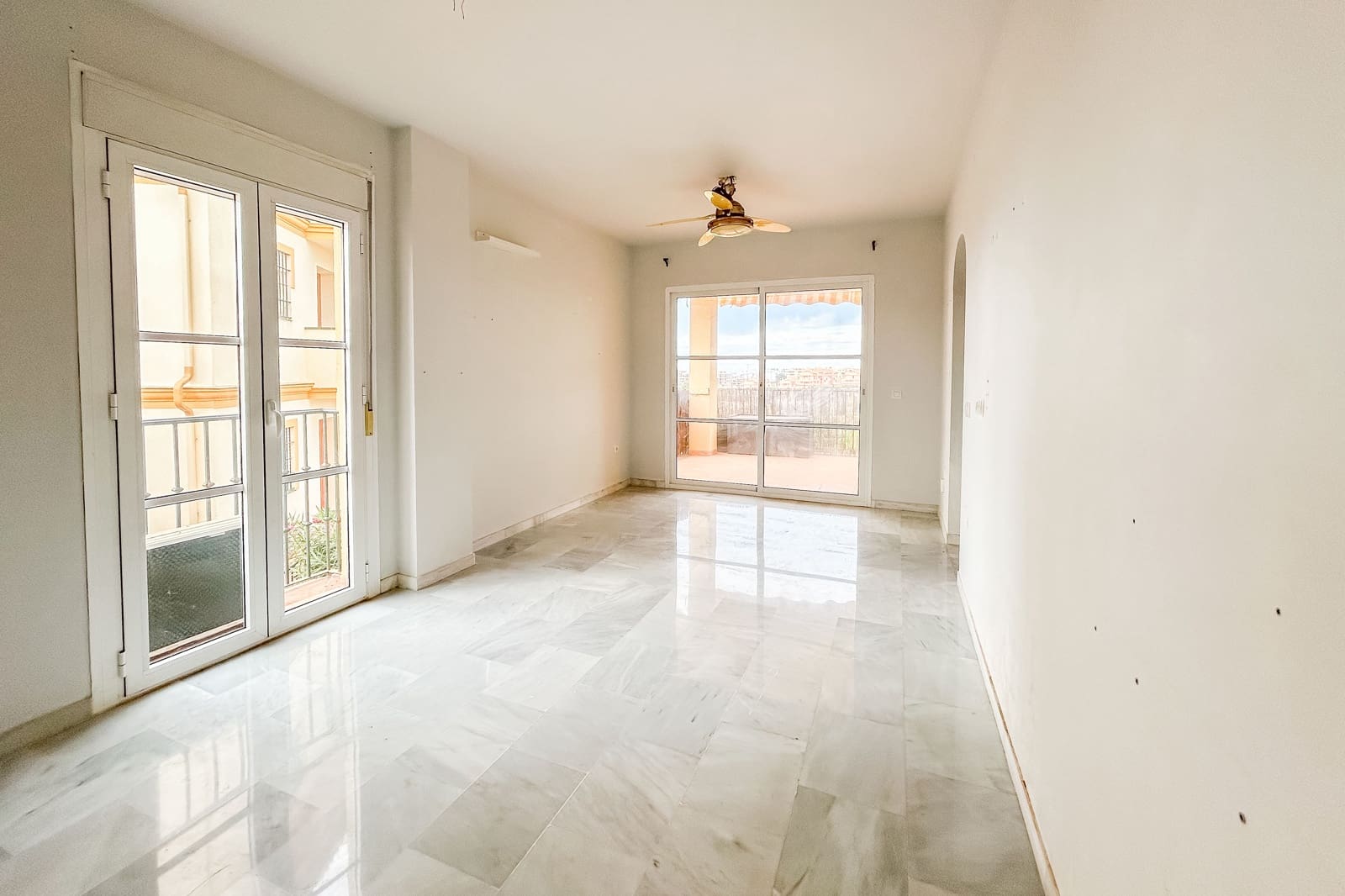 1 bedroom Apartment for sale in Mijas Costa with pool - € 199,900 (Ref: 9221392)