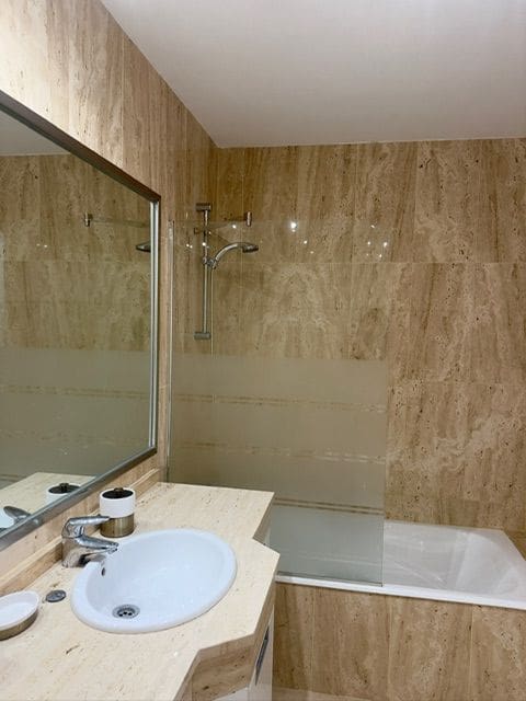 Apartamento de 3 habitaciones en Marbella en alquiler - 2.500 € (Ref: 9227743)