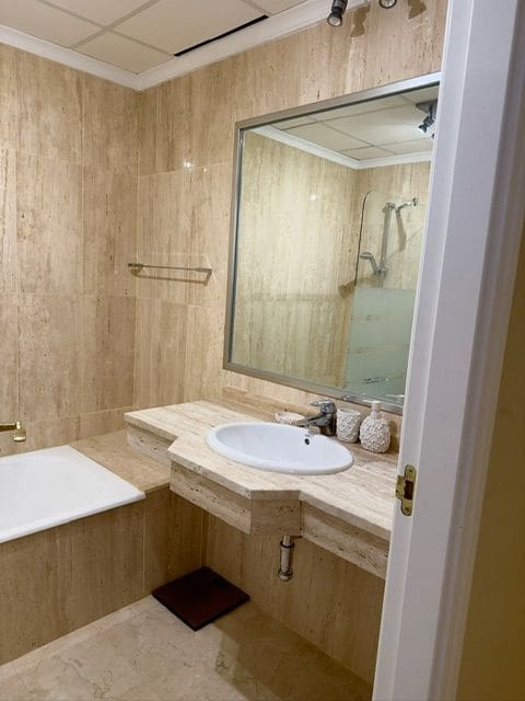 Apartamento de 3 habitaciones en Marbella en alquiler - 2.500 € (Ref: 9227743)